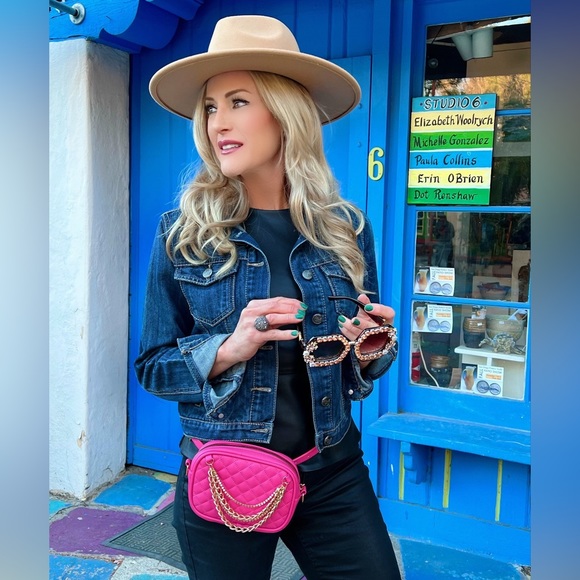 Hot Pink Quilted Gold Rhineston Chain Waist Pack Crossbody Shoulder Stadium Bag - Picture 3 of 6